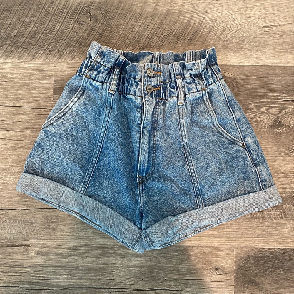A+F 80’s Mom Short Ultra High-Rise
